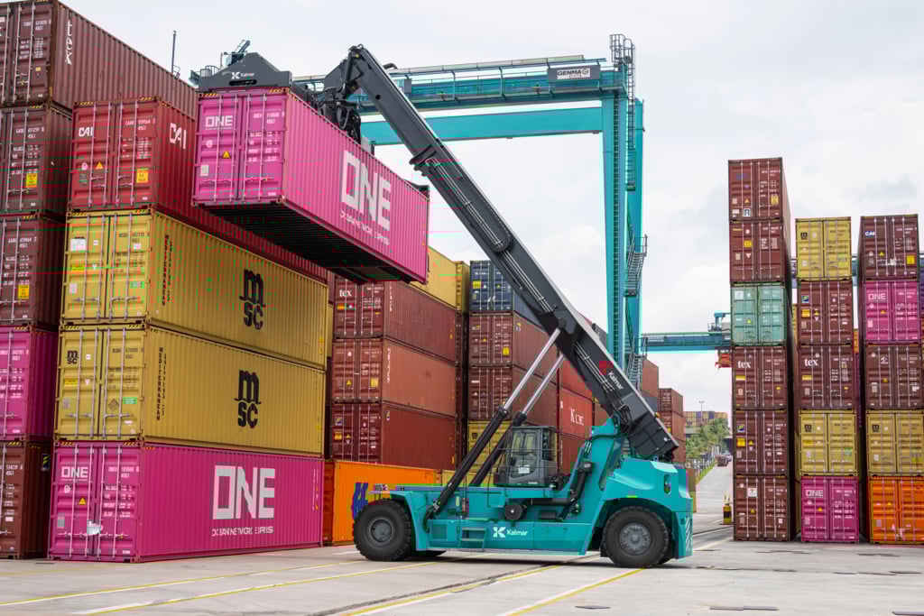 Kalmar Gloria Reachstacker - Superterminais Customer case (4)